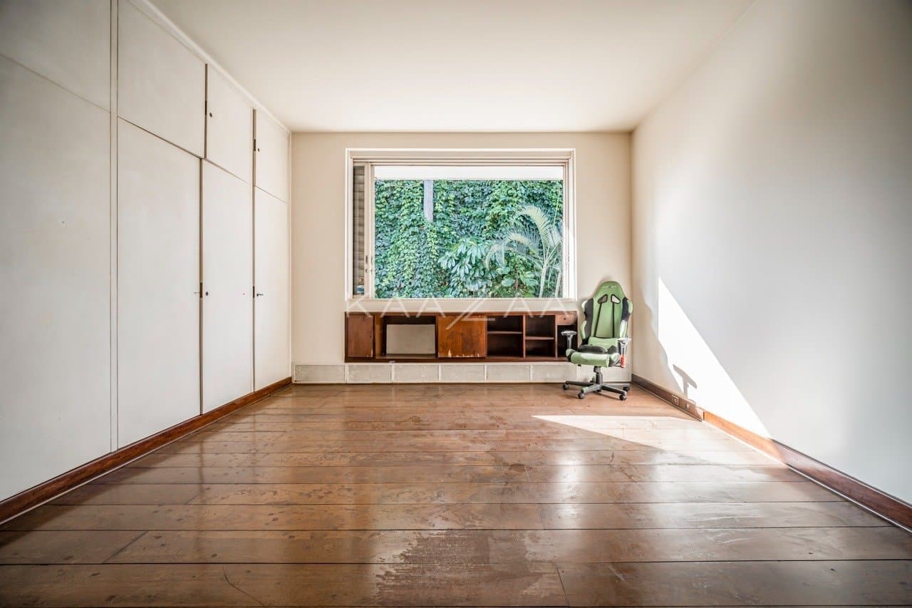 Excelente casa modernista, com lindo jardim em um amplo terreno no Jardim Europa. - Foto 39