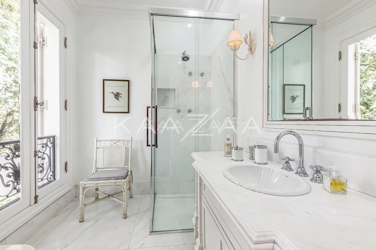 A estética clássica e impecável faz desta casa um lar exuberante. Na melhor localização da Cidade Jardim. - Foto 33