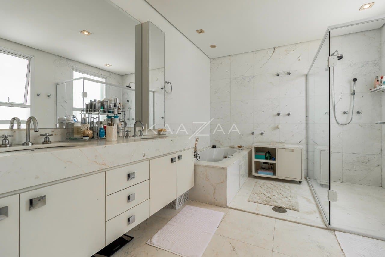 Rodeado de elegância, este apartamento em Moema tem localização cobiçada ao lado do Parque Ibirapuera. - Foto 42