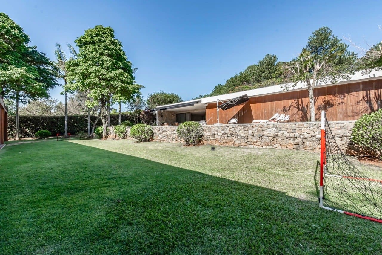 Casa térrea muito arejada, simplesmente impecável. Mobiliada com design, na Fazenda Boa Vista. - Foto 14