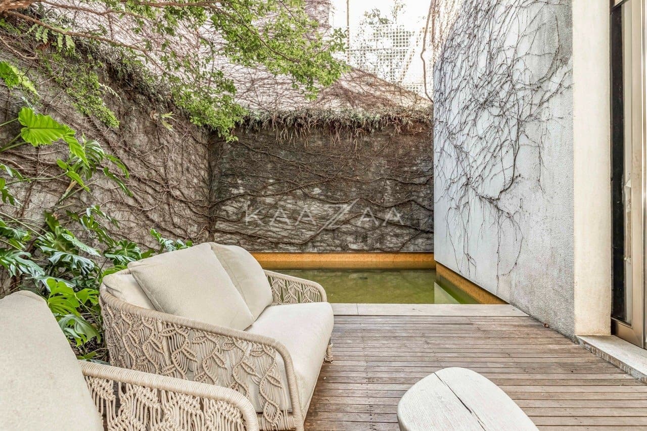 Uma mescla entre natureza e cidade grande se encontra nesta casa no Jardim Paulistano. - Foto 11