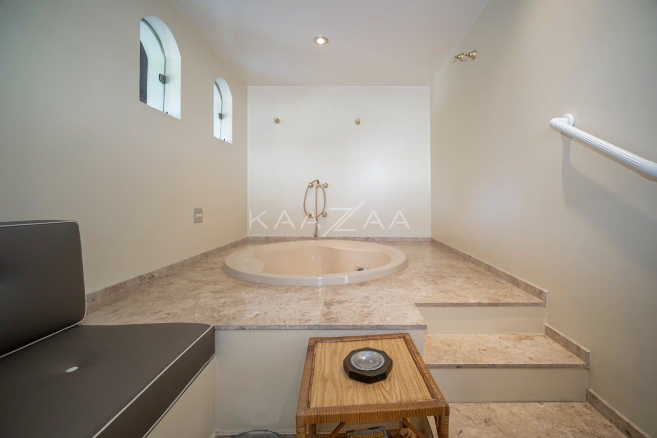 Terreno amplo, arquitetura diferenciada e localização estratégica. Casa em Cidade Jardim. - Foto 33