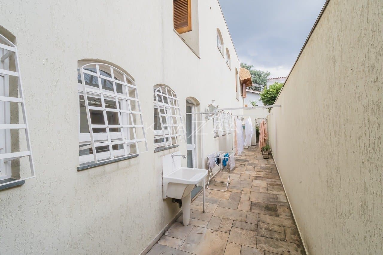 Casa com clima sossegado e muitos espaços para aproveitar, em Alto de Pinheiros. - Foto 17