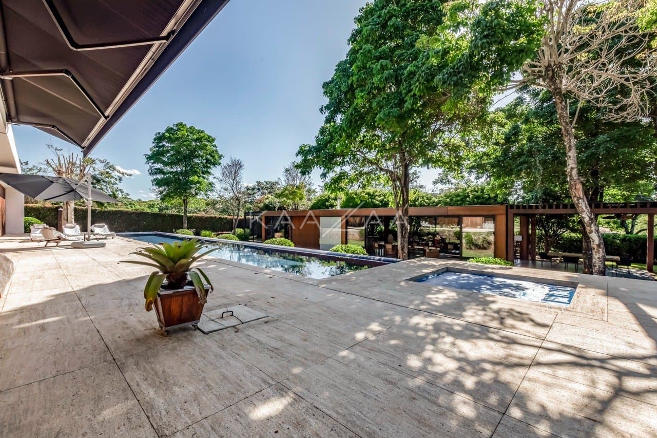 Casa térrea muito arejada, simplesmente impecável. Mobiliada com design, na Fazenda Boa Vista. - Foto 9