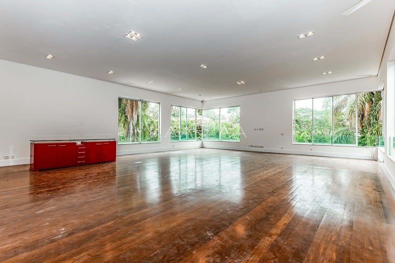 Vista verde, arquitetura moderna e janelões. Casa no Jardim Guelada! - Foto 11