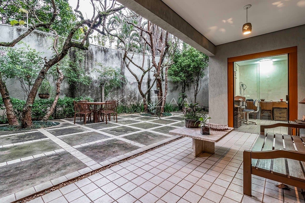 Uma casa rodeada de bom gosto, feita para renovar as energias. No Jardim Guedala. - Foto 9