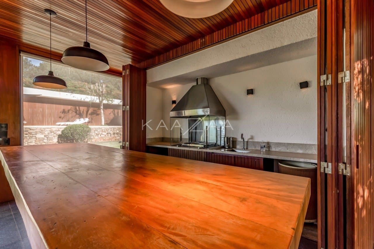Casa térrea muito arejada, simplesmente impecável. Mobiliada com design, na Fazenda Boa Vista. - Foto 22