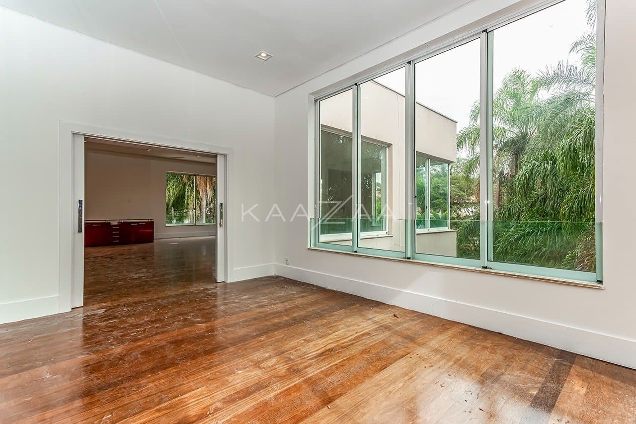 Vista verde, arquitetura moderna e janelões. Casa no Jardim Guelada! - Foto 16