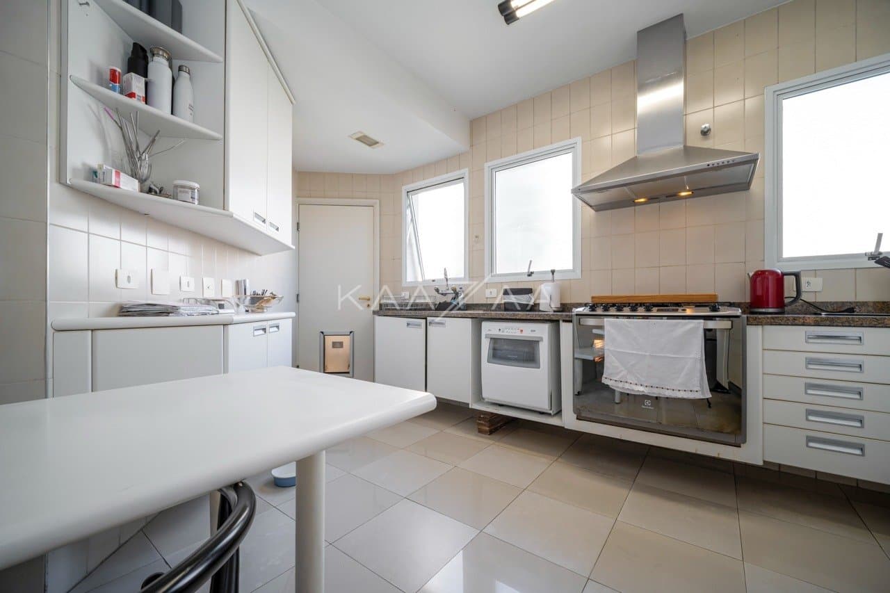 Tranquilidade e conforto são constantes neste apartamento em prédio com lazer no Itaim. - Foto 19