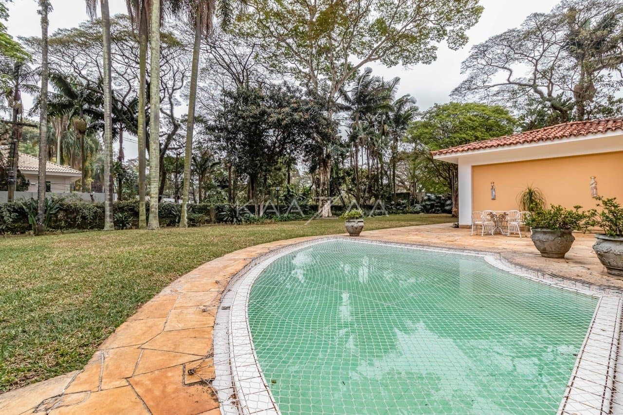 Casa clássica na Cidade Jardim com 4 suítes, piscina e terreno delicioso. - Foto 3