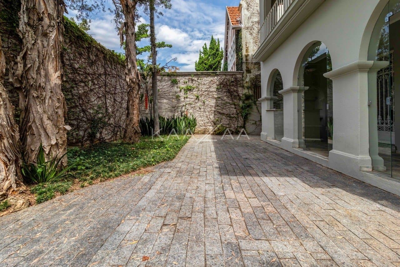 Casa confortável com terraço, em rua tranquila no Jardim Paulista. - Foto 46