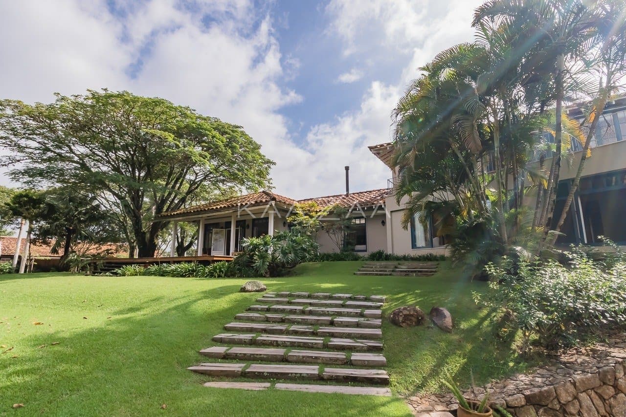 Linda paisagem e ares coloniais são o charme desta casa no condomínio Quinta da Baroneza. - Foto 20