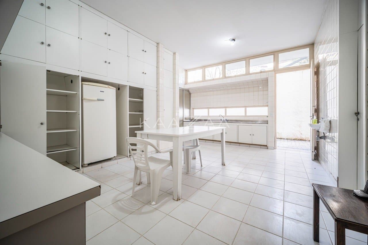Excelente casa modernista, com lindo jardim em um amplo terreno no Jardim Europa. - Foto 26