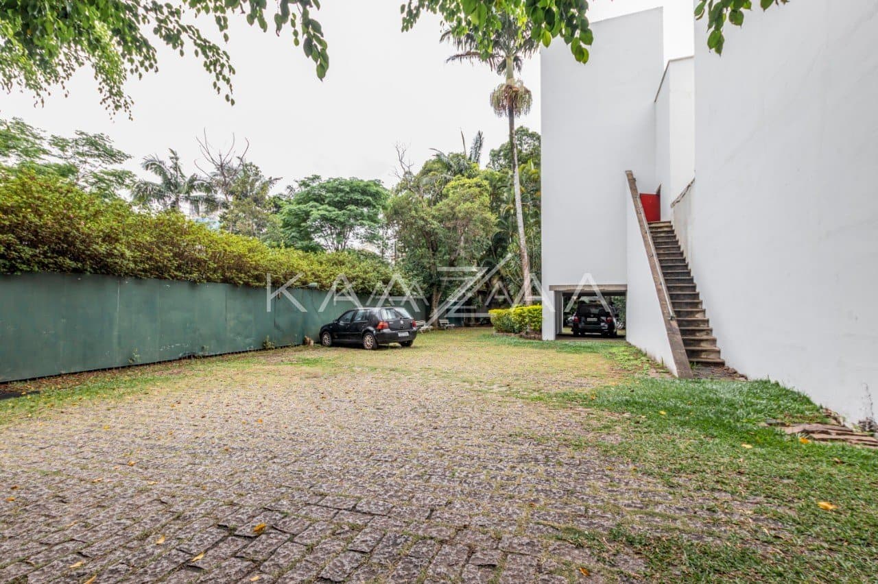 Casa brutalista com projeto arquitetônico singular e muito concreto no Jardim América. - Foto 31