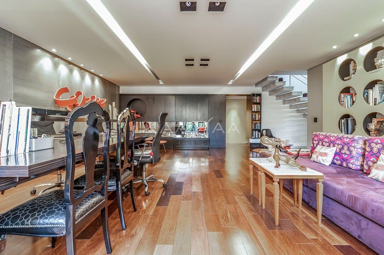 Casa pensada com bom gosto, materiais de primeira e muita brecha para o sossego. Em Alto de Pinheiros. - Foto 13