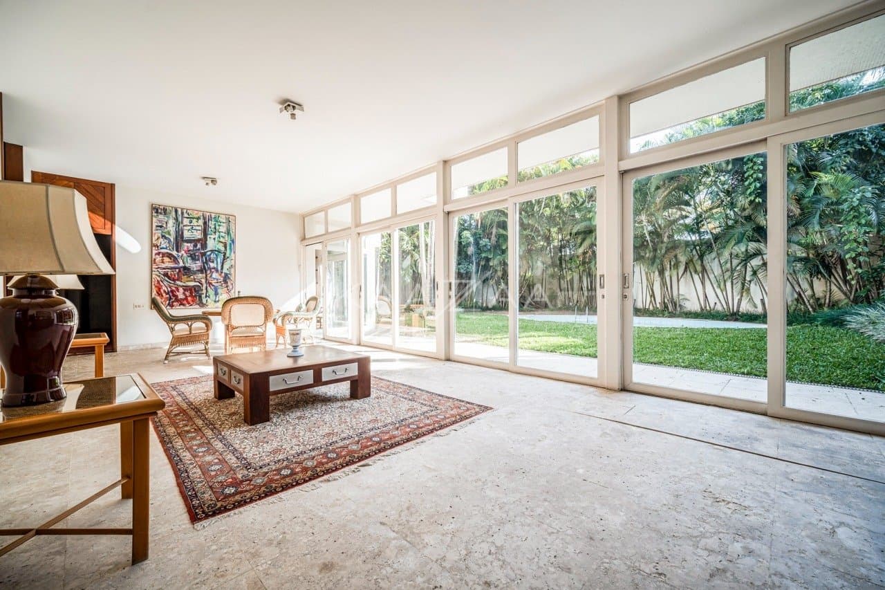 Excelente casa modernista, com lindo jardim em um amplo terreno no Jardim Europa. - Foto 2
