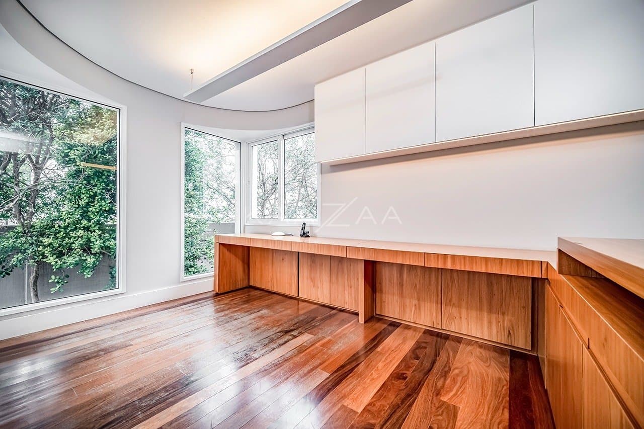 Que tal viver rodeado de muito verde em plena cidade grande? Esta casa no Jardim Lusitânia pode te proporcionar isso. - Foto 35