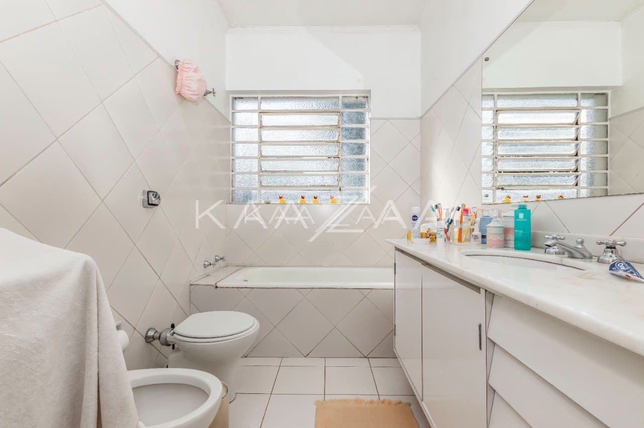 Casa ensolarada e ampla por dentro e por fora. Com localização prática, na Vila Olímpia. - Foto 15