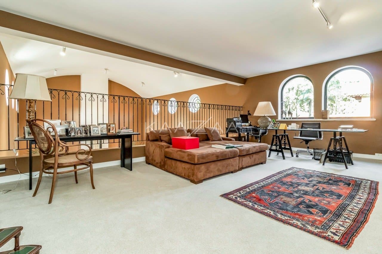 Casa deliciosa com lindo jardim e 4 suítes. Reformada, no Jardim Guedala. - Foto 47