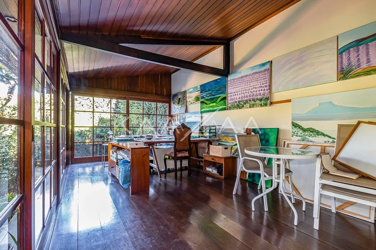 Área gourmet, piscina, atelier, pomar, lago de carpas e vista panorâmica. Casa para comtemplar a vida, no Jardim Guedala. - Foto 24