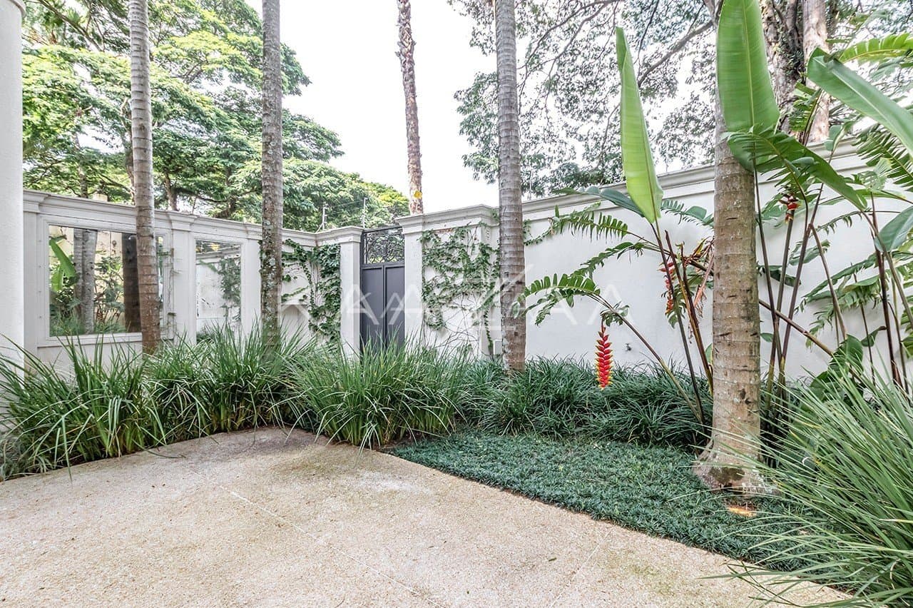 A estética clássica e impecável faz desta casa um lar exuberante. Na melhor localização da Cidade Jardim. - Foto 37