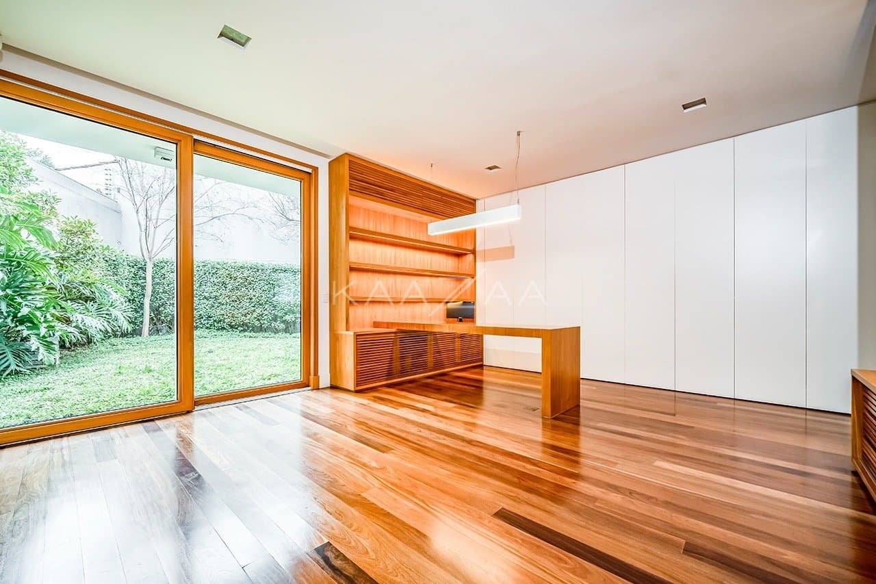 Que tal viver rodeado de muito verde em plena cidade grande? Esta casa no Jardim Lusitânia pode te proporcionar isso. - Foto 21