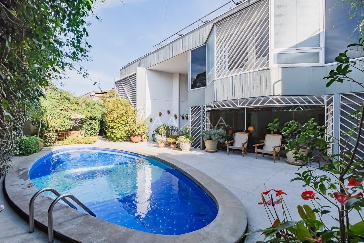 Casa espaçosa com 555 m² de bem-estar em Alto de Pinheiros, perfeita para receber. - Foto 3