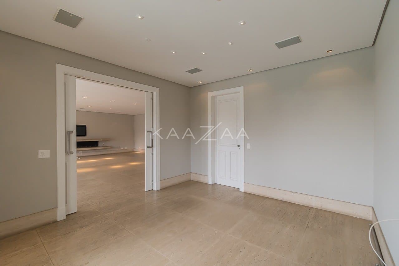 Espaços super amplos, muitos verdes e uma vista divina. Casa no estilo europeu, na Cidade Jardim. - Foto 12