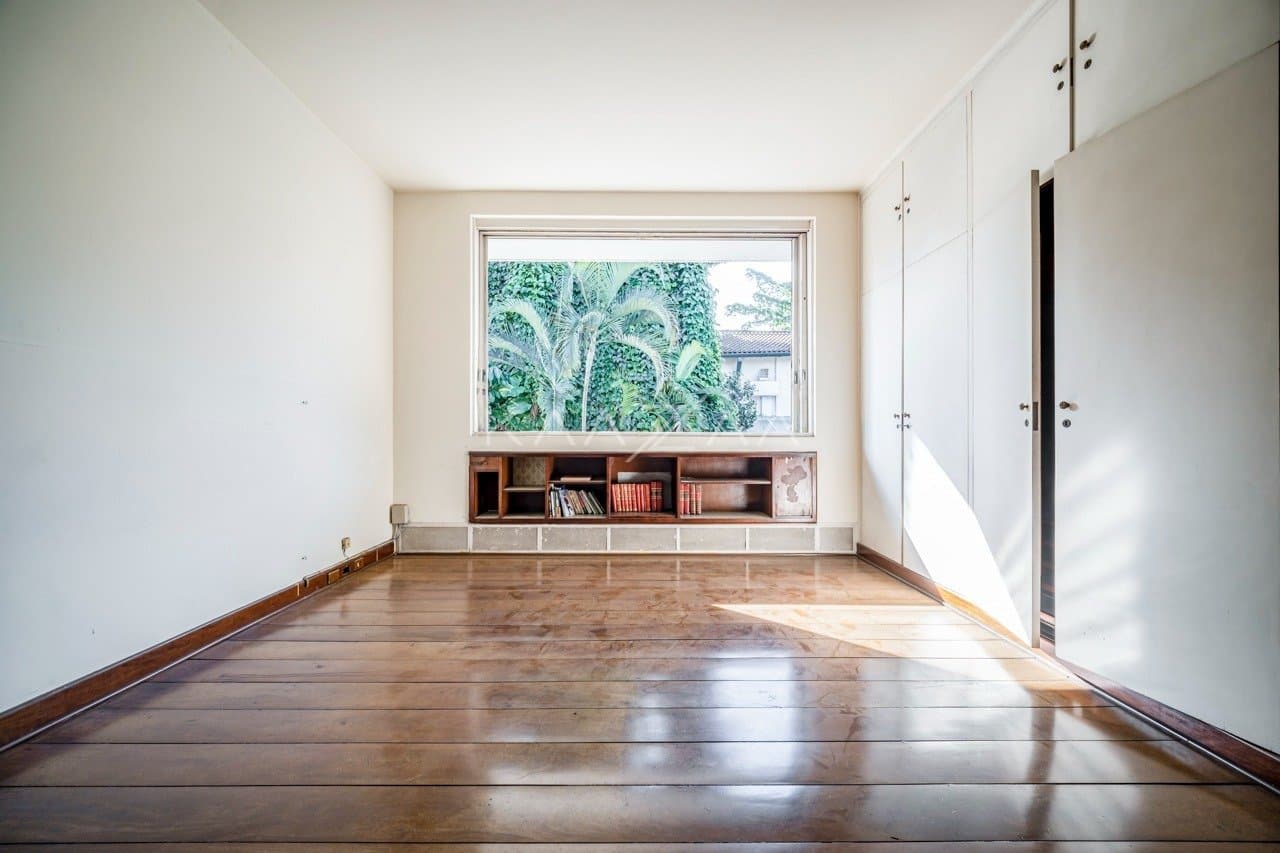 Excelente casa modernista, com lindo jardim em um amplo terreno no Jardim Europa. - Foto 44