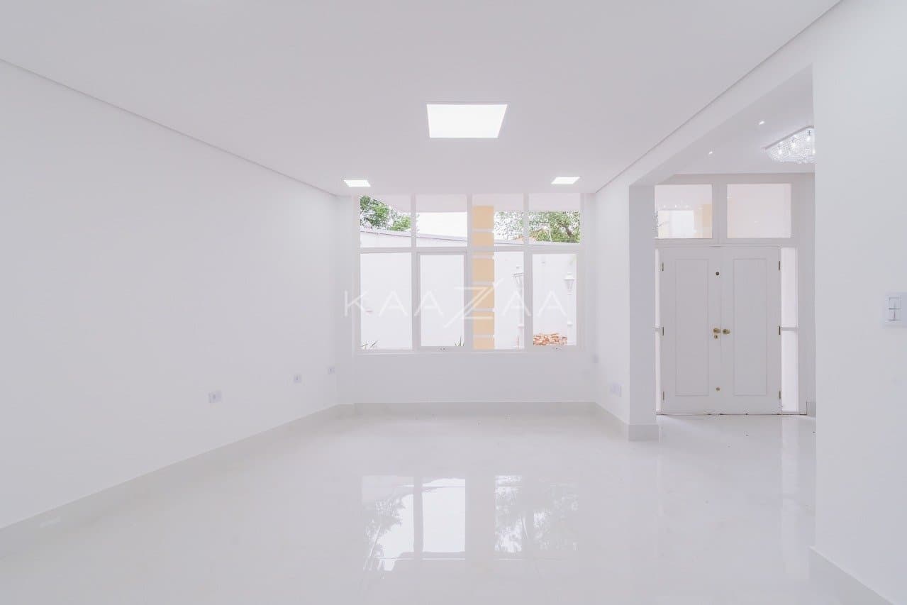Ambientes leves e espaçosos, nesta casa de 480m² com 4 suítes no Jardim Paulista. - Foto 2