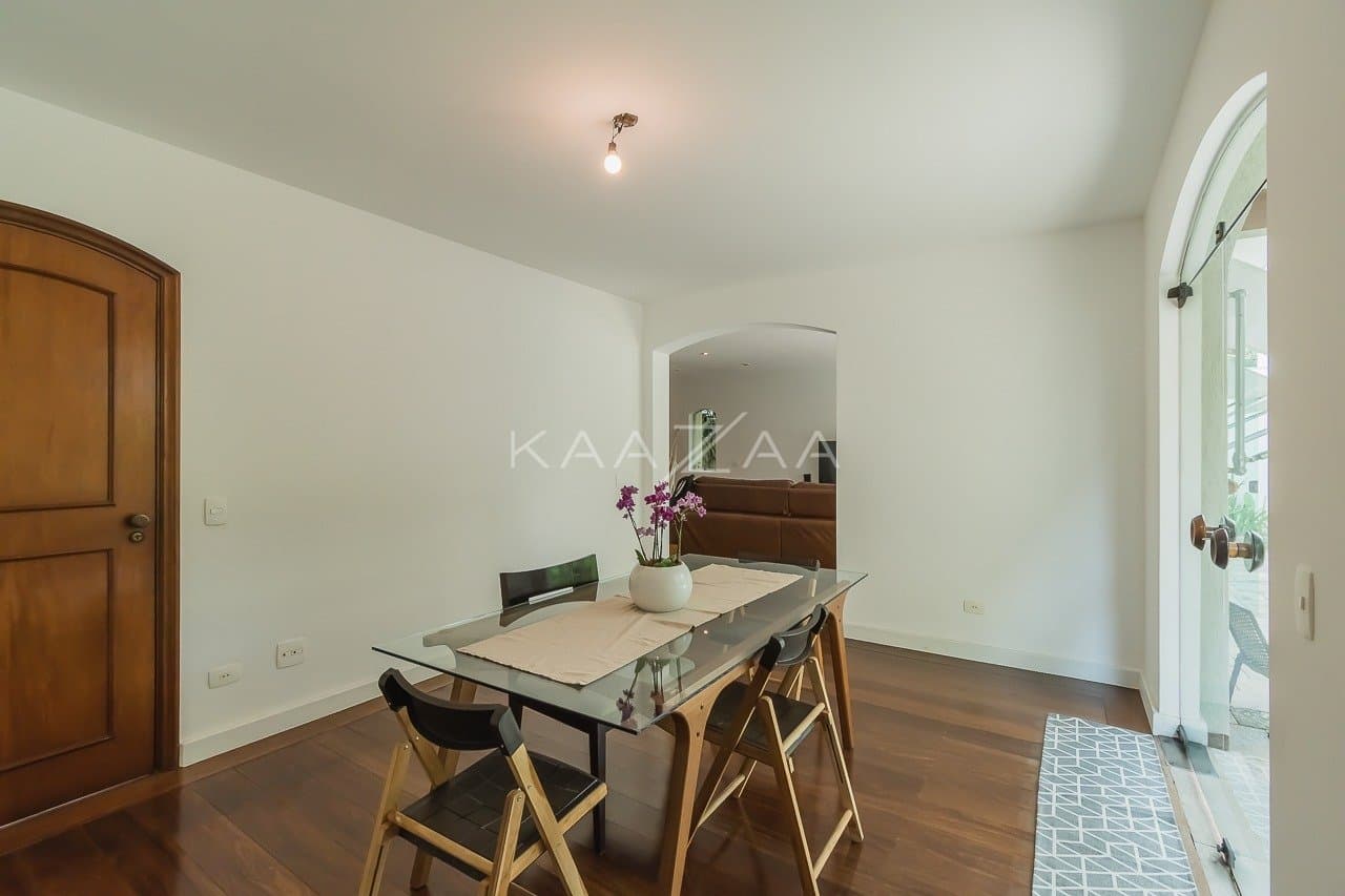 Casa com clima sossegado e muitos espaços para aproveitar, em Alto de Pinheiros. - Foto 28