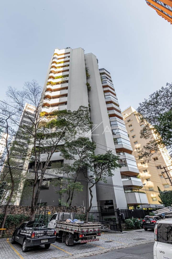 Apartamento completo no Jardins: varandas, vista verde e amplitude. - Foto 35