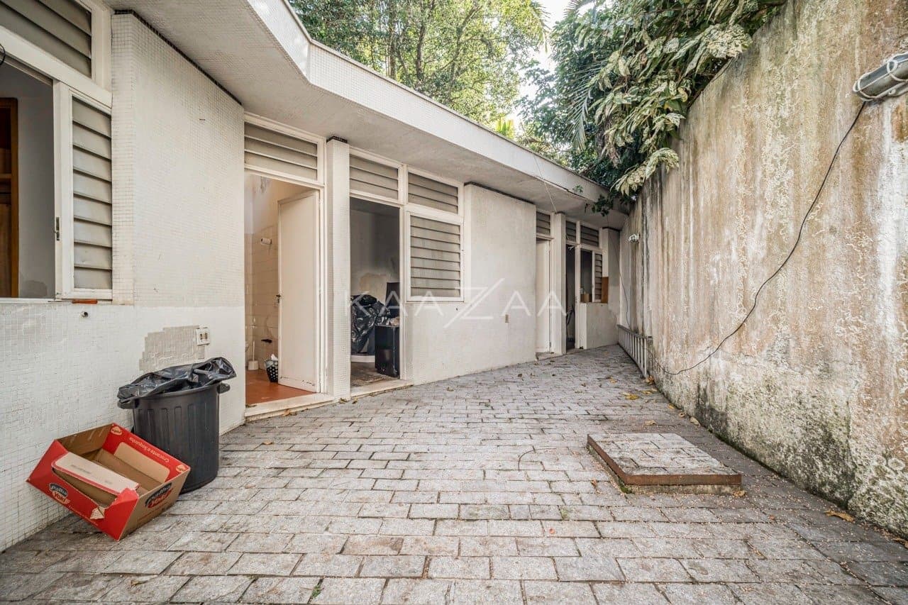 Excelente casa modernista, com lindo jardim em um amplo terreno no Jardim Europa. - Foto 32