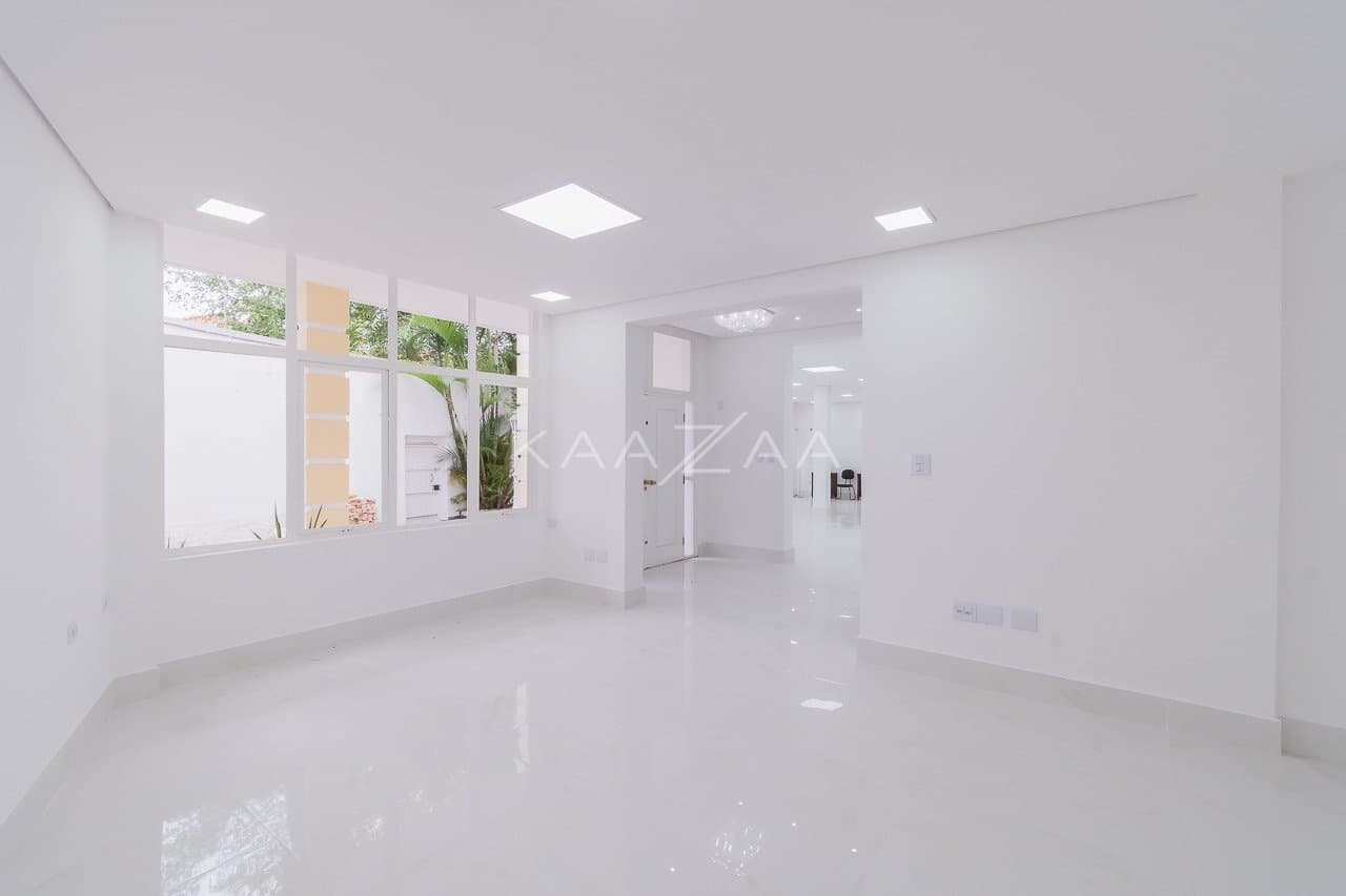 Ambientes leves e espaçosos, nesta casa de 480m² com 4 suítes no Jardim Paulista. - Foto 1