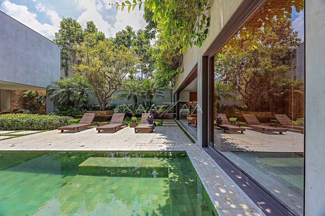 Arquitetura e paisagismo irretocáveis: casa no Jardim Paulistano. - Foto 9