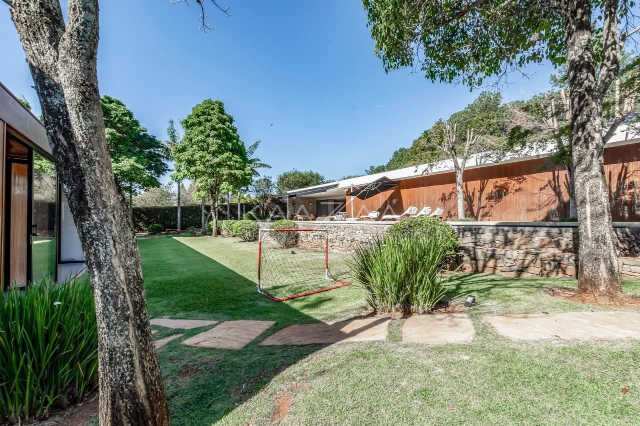 Casa térrea muito arejada, simplesmente impecável. Mobiliada com design, na Fazenda Boa Vista. - Foto 12