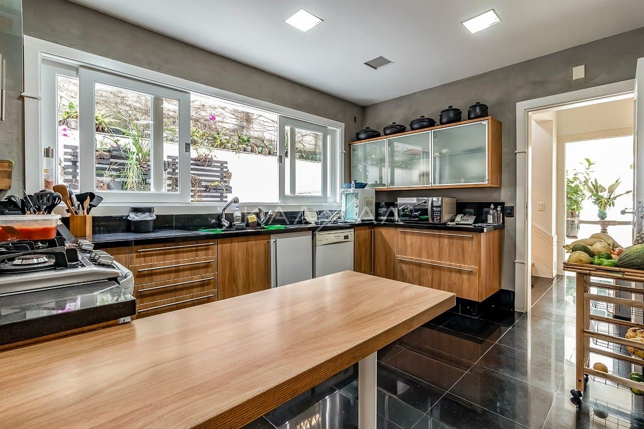 Entre o clássico e o moderno, o tom perfeito da elegância. Casa no Jardim Guedala. - Foto 30