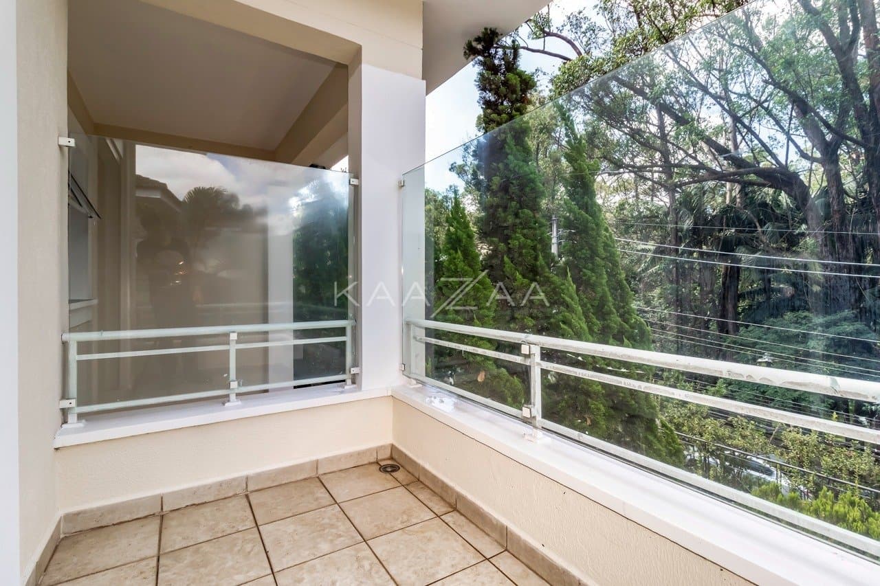Diversos ambientes agradáveis para uma vida sossegada, nesta casa de condomínio no Jardim Guedala. - Foto 40