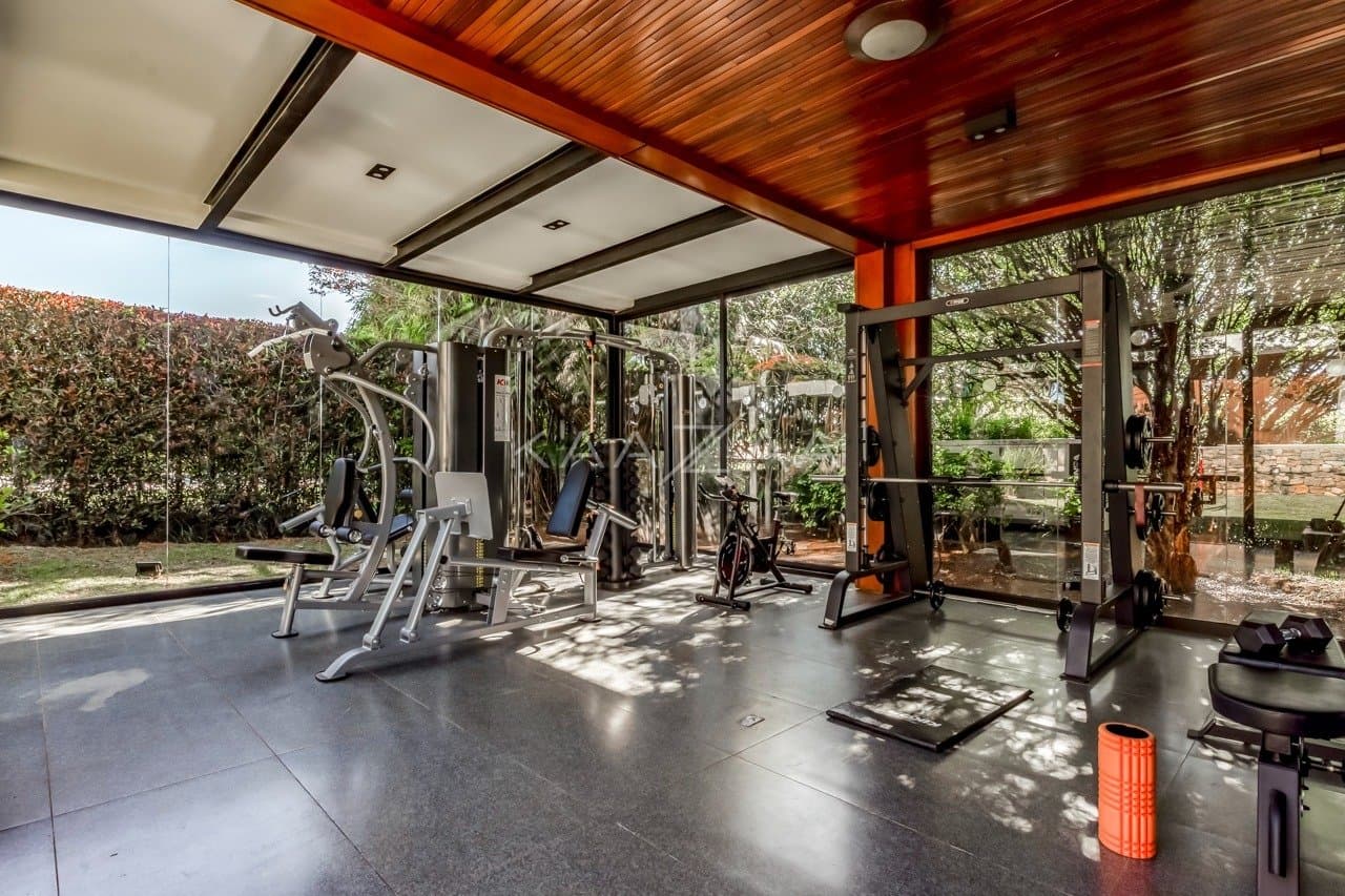 Casa térrea muito arejada, simplesmente impecável. Mobiliada com design, na Fazenda Boa Vista. - Foto 53