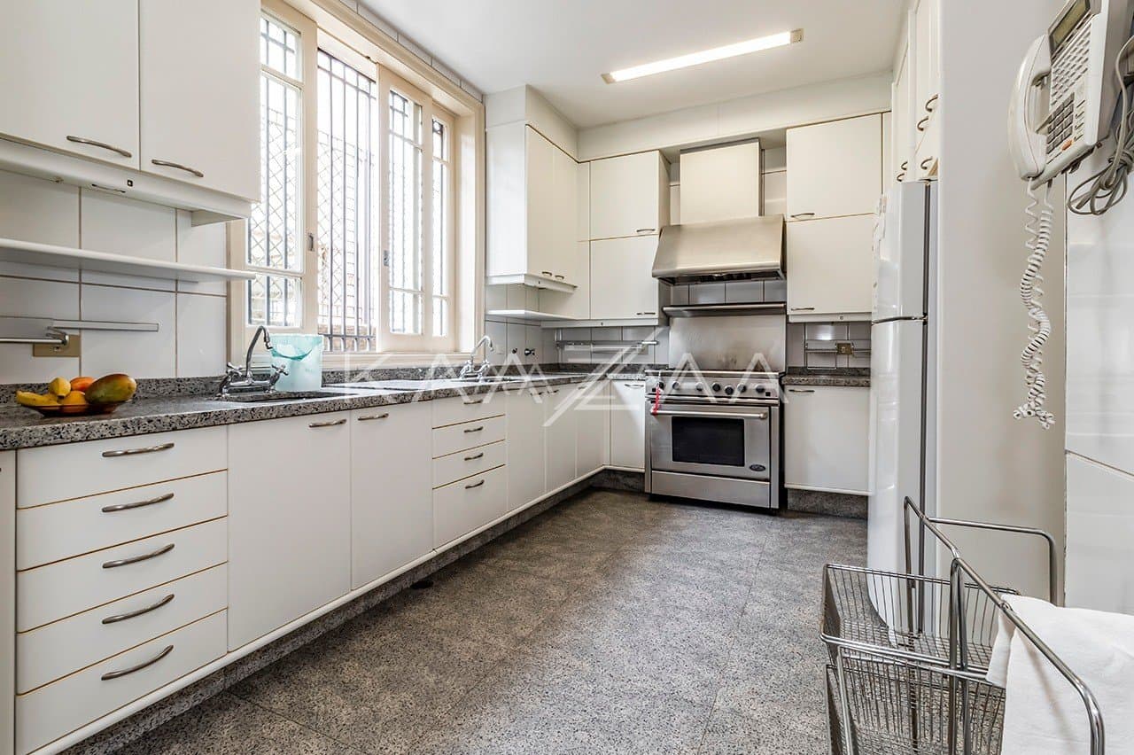 Casa exuberante com jardim e vista verde infinita. Em rua sossegada no Real Parque. - Foto 17
