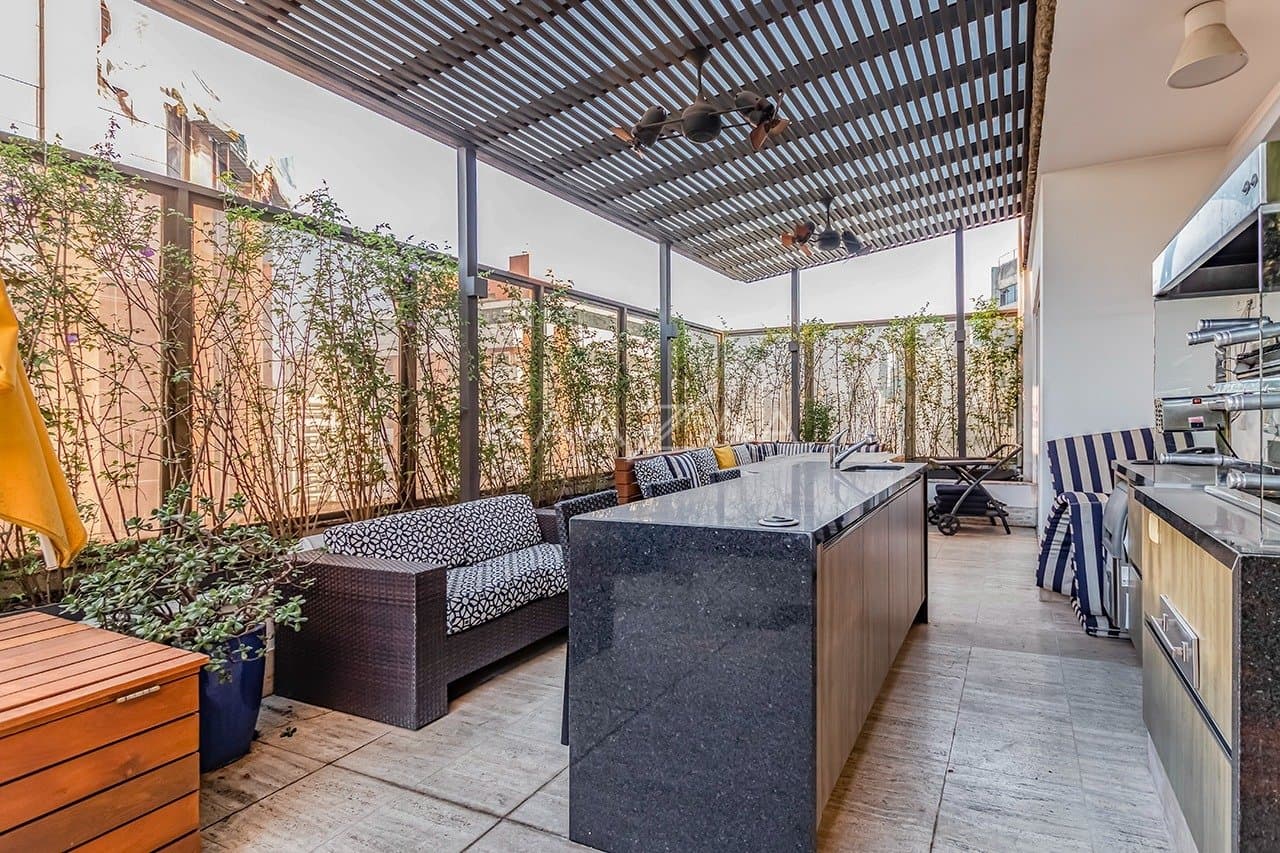 Cobertura com uma linda vista para apreciar, e um terraço delicioso para aproveitar. No Itaim Bibi. - Foto 2