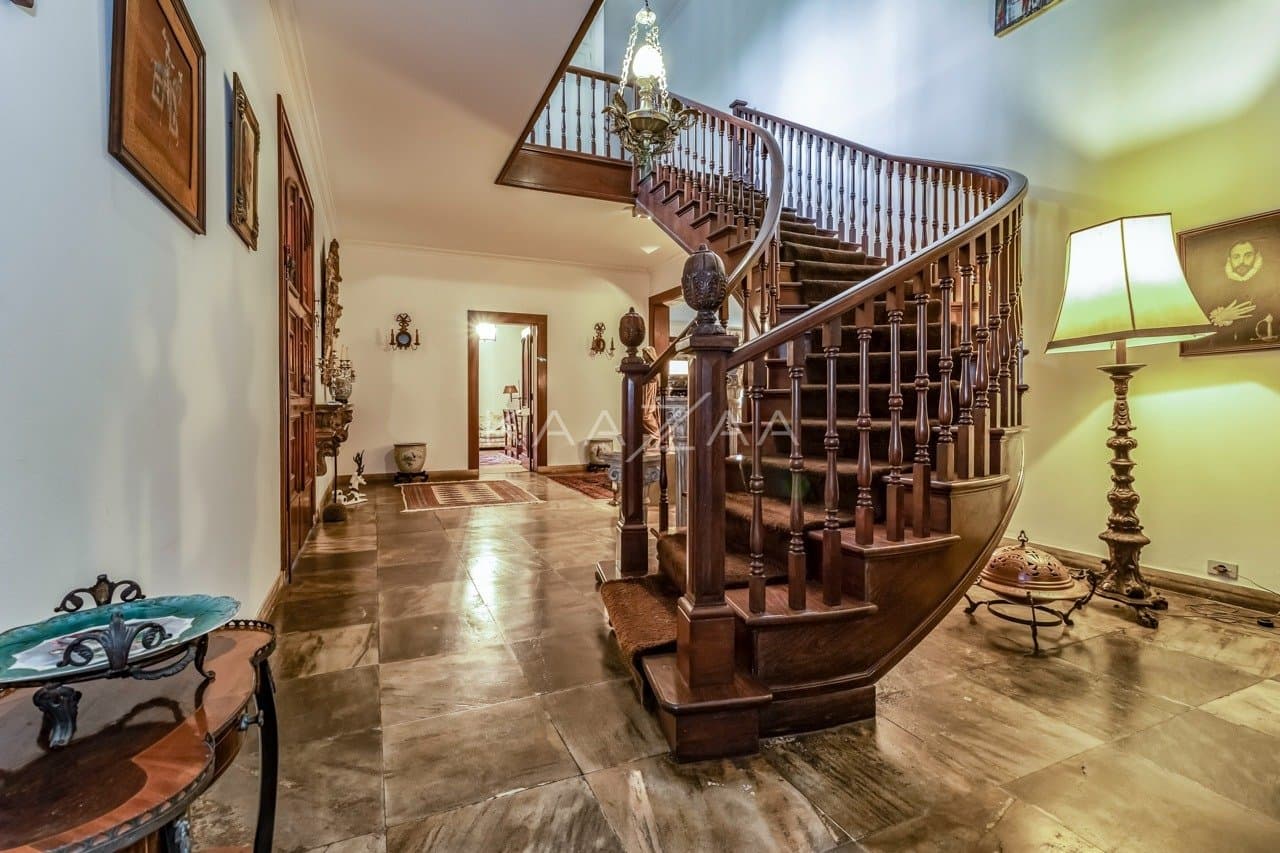 Casa clássica na Cidade Jardim com 4 suítes, piscina e terreno delicioso. - Foto 34