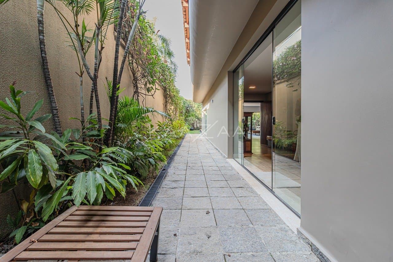 Casa completa em lazer, amplitude e privacidade, com 5 suítes. Em ótima localização na Cidade Jardim. - Foto 100