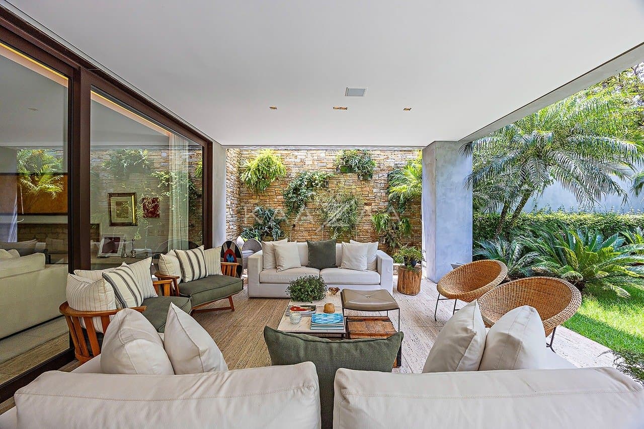 Arquitetura e paisagismo irretocáveis: casa no Jardim Paulistano. - Foto 19