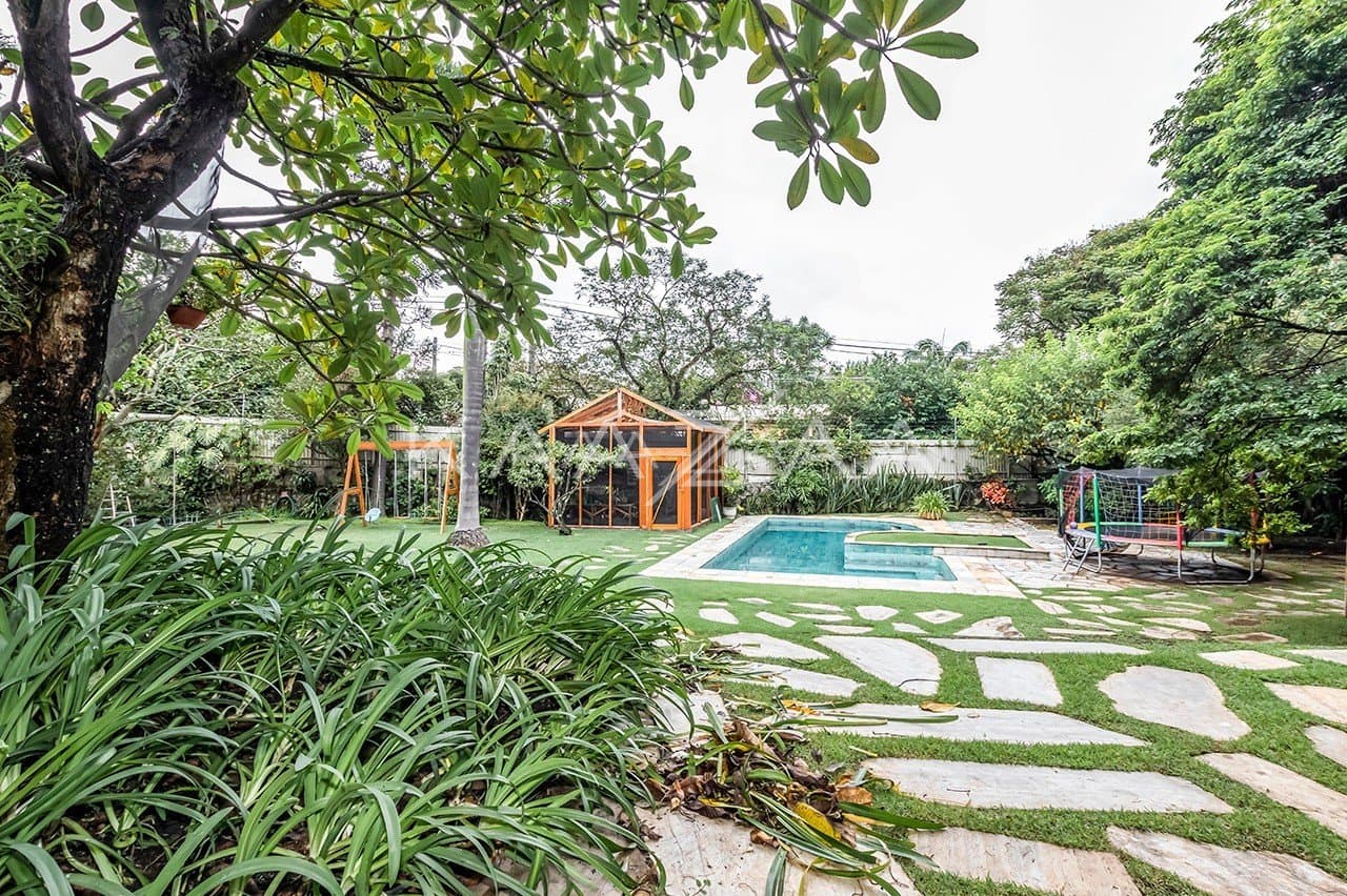 Um projeto autêntico, com espaços reformados e bem planejados. Casa triplex no Jardim Guedala. - Foto 5