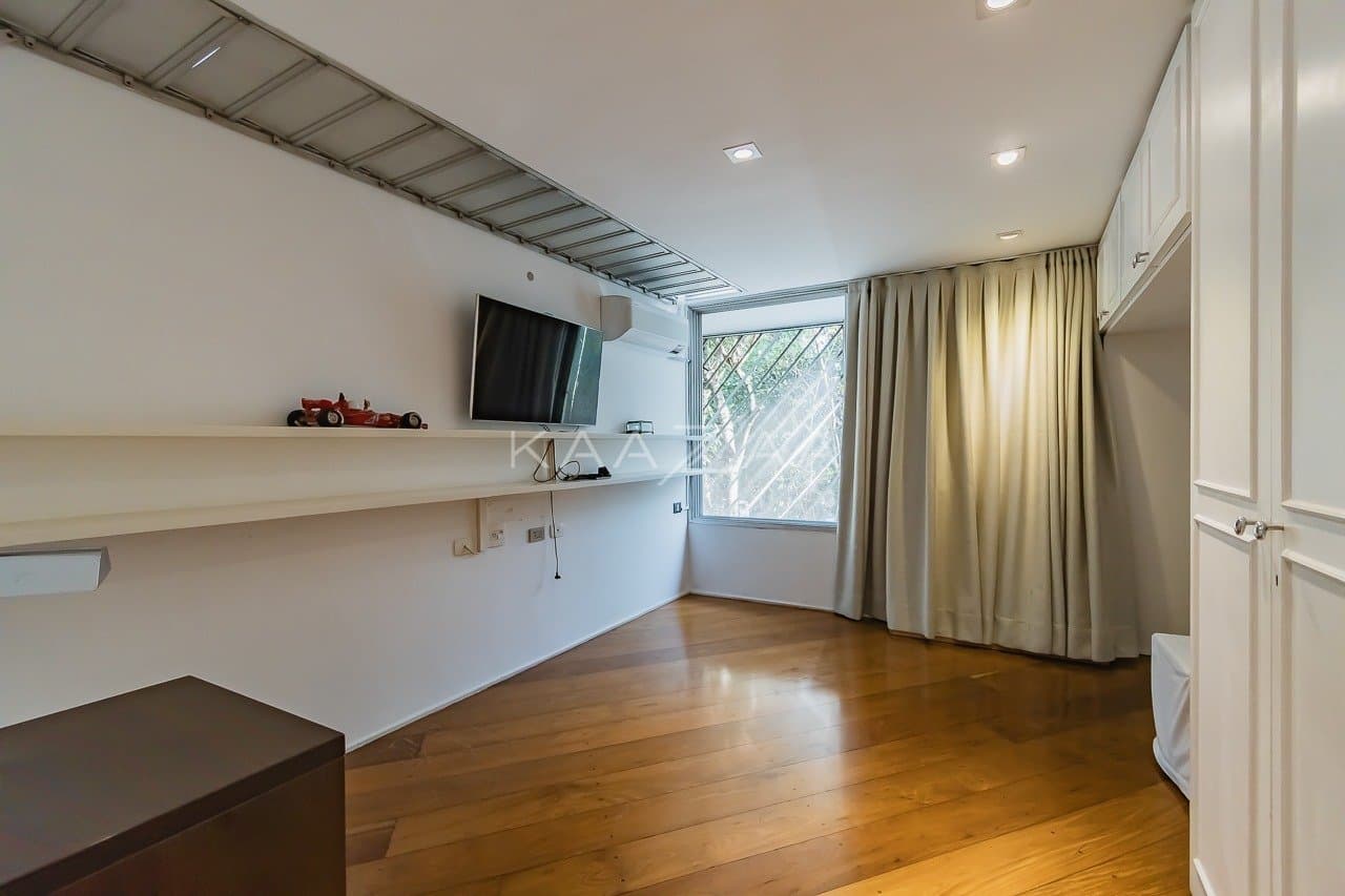 Casa espaçosa com 555 m² de bem-estar em Alto de Pinheiros, perfeita para receber. - Foto 53