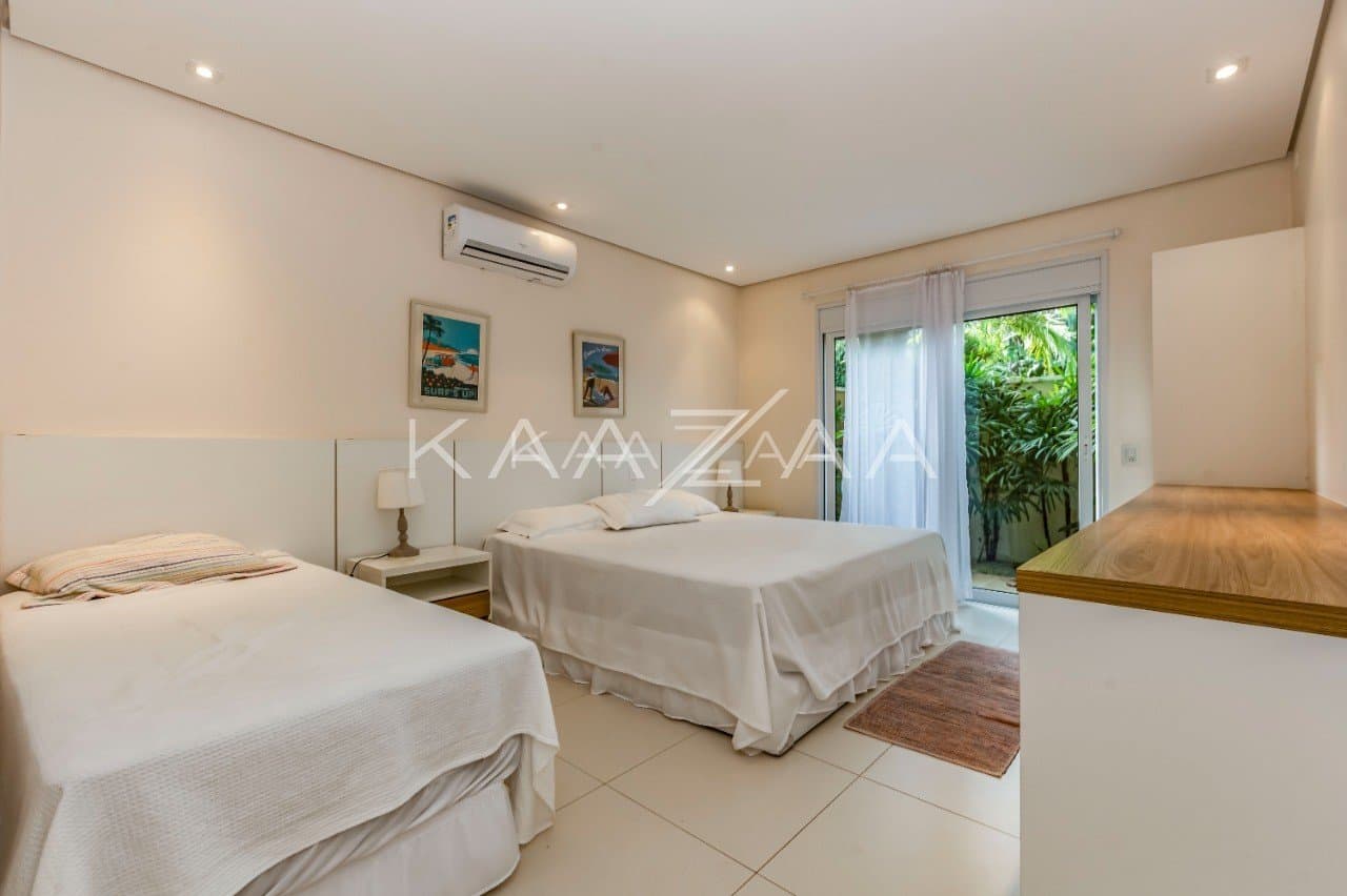 Para andar com o pé na areia, uma casa deliciosa na praia no Juquehy. O lazer e o conforto estão garantidos. - Foto 27