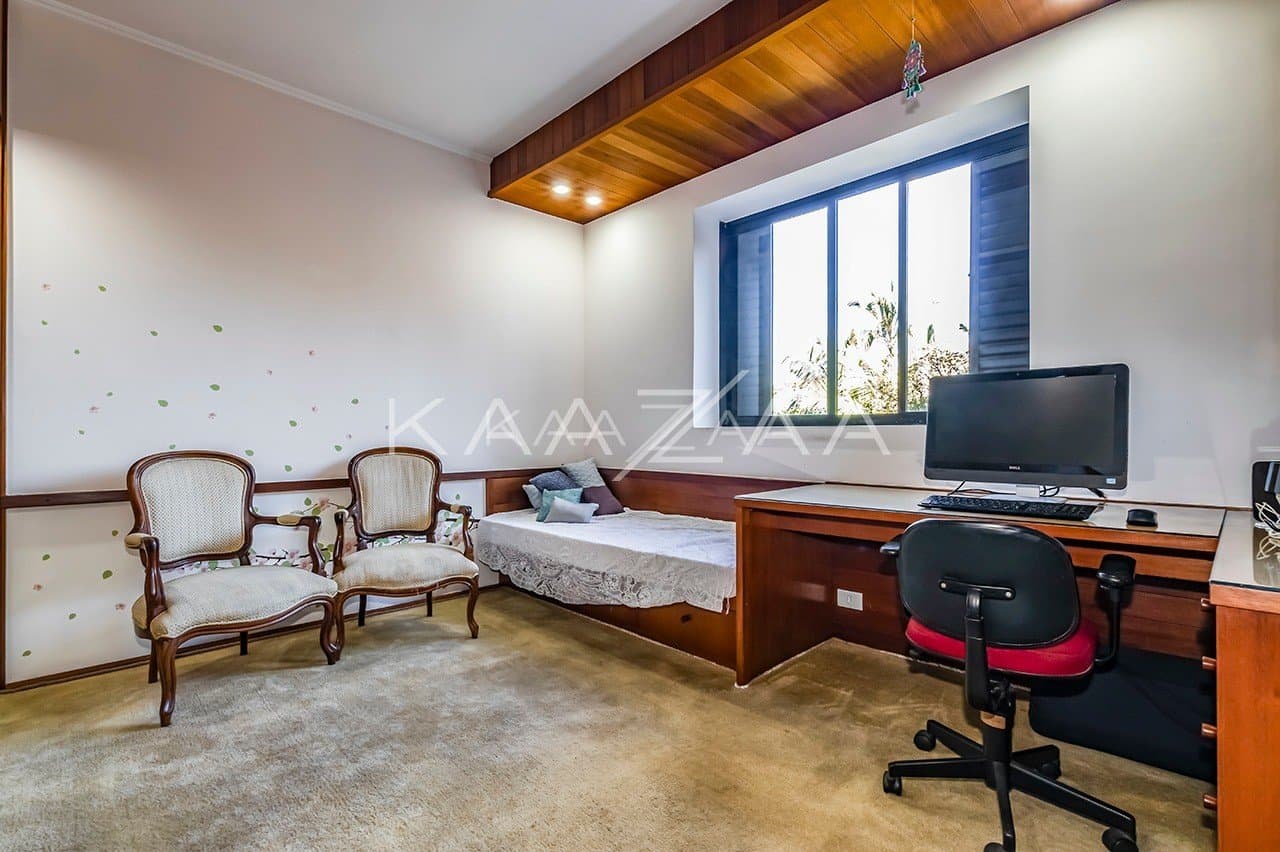 Área gourmet, piscina, atelier, pomar, lago de carpas e vista panorâmica. Casa para comtemplar a vida, no Jardim Guedala. - Foto 30