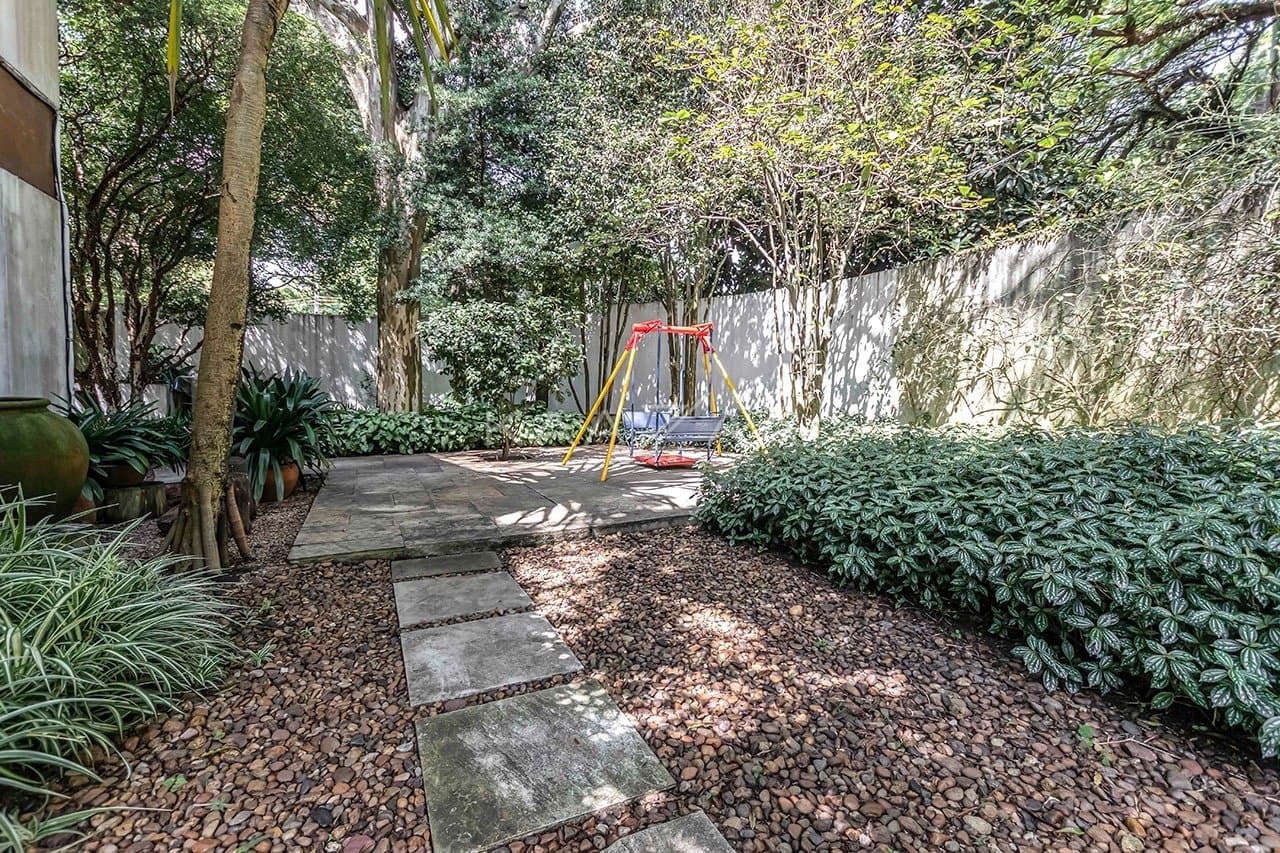 Com ares de casa de campo, uma residência espetacular no Jardim América. - Foto 9