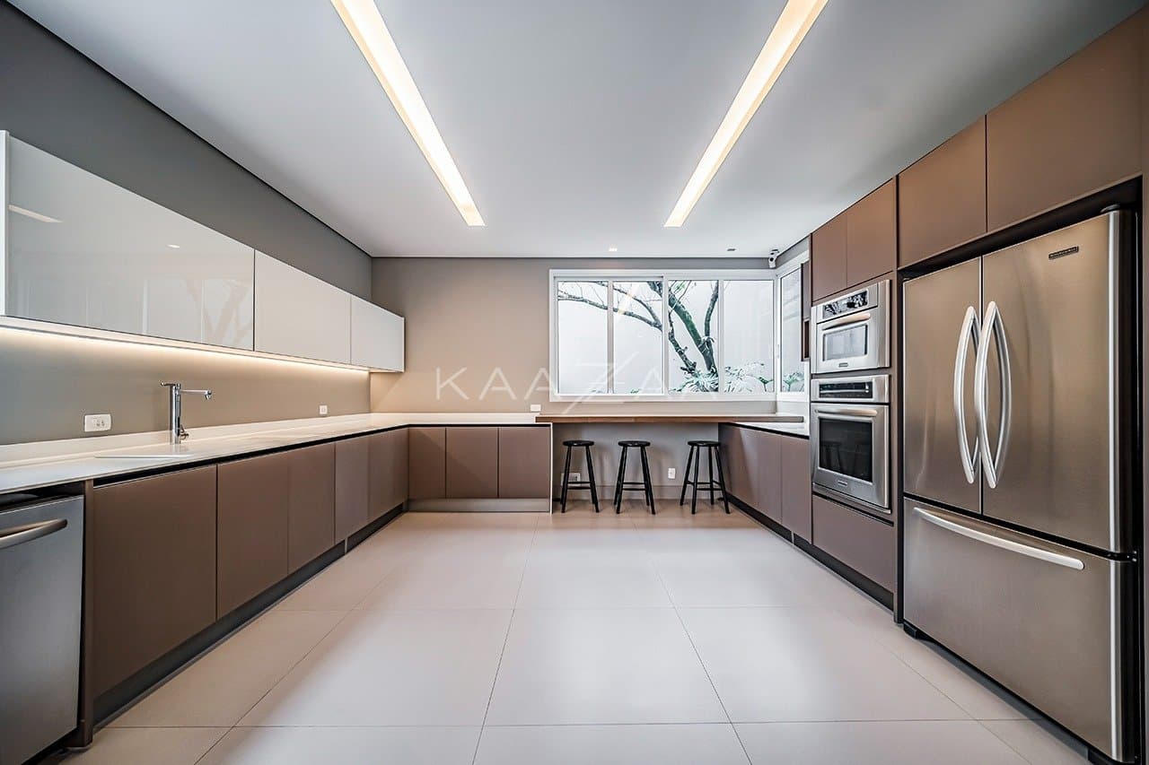 Que tal viver rodeado de muito verde em plena cidade grande? Esta casa no Jardim Lusitânia pode te proporcionar isso. - Foto 28